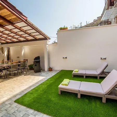 Casa Istriana * فيرسار